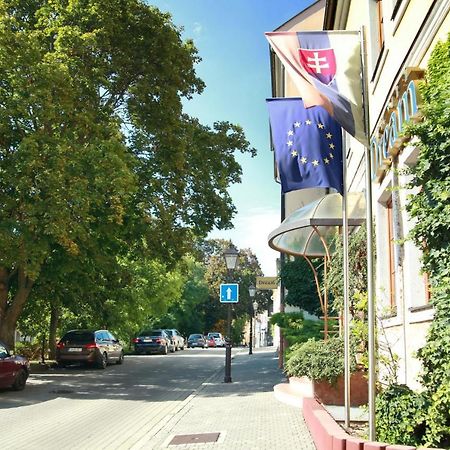 Hotel Dream Nagyszombat Kültér fotó