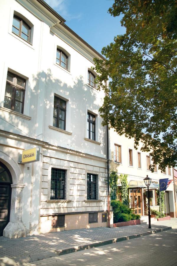 Hotel Dream Nagyszombat Kültér fotó