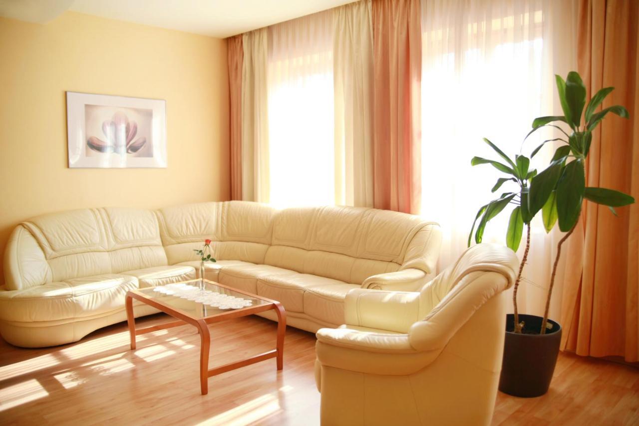 Hotel Dream Nagyszombat Kültér fotó