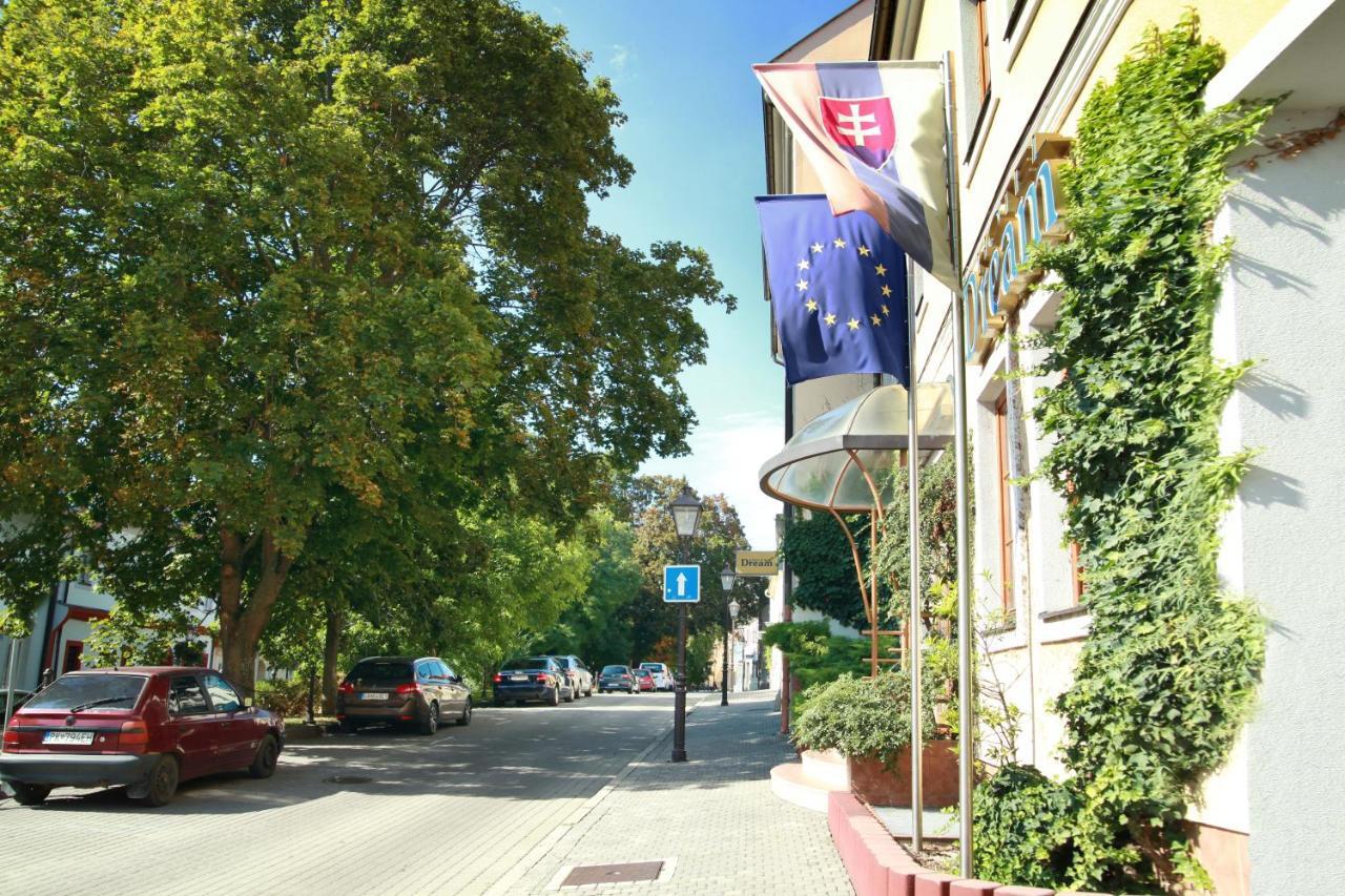 Hotel Dream Nagyszombat Kültér fotó