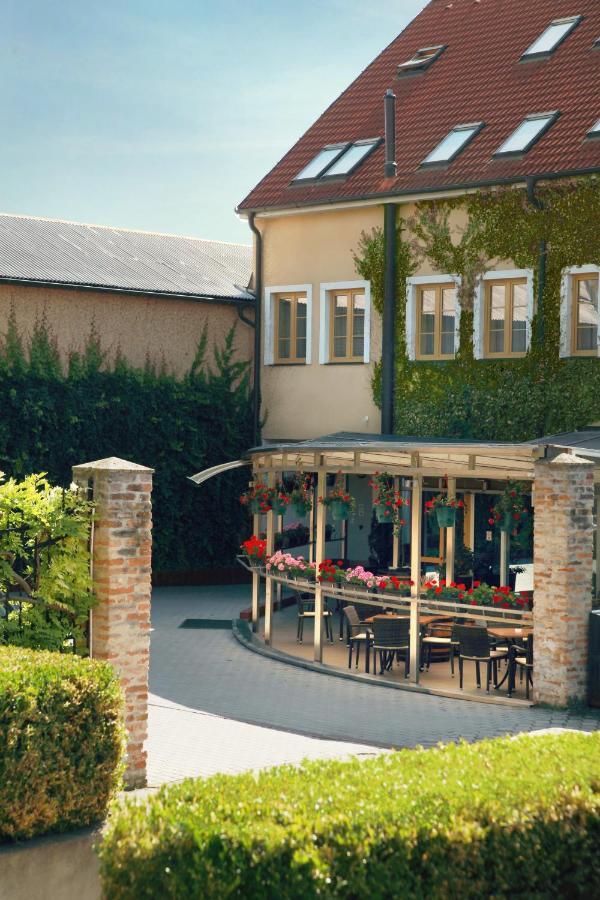 Hotel Dream Nagyszombat Kültér fotó