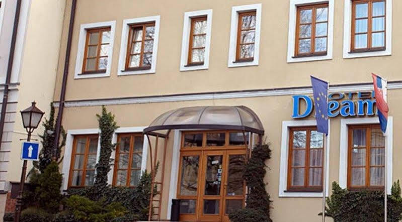 Hotel Dream Nagyszombat Kültér fotó