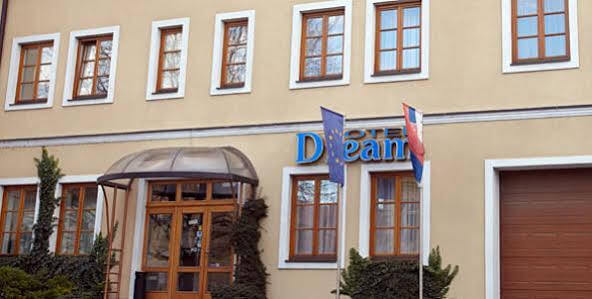 Hotel Dream Nagyszombat Kültér fotó