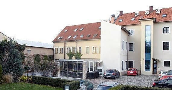 Hotel Dream Nagyszombat Kültér fotó